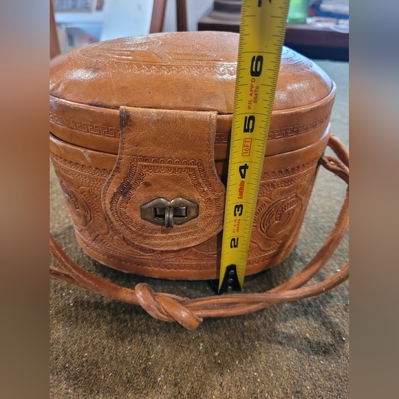 Vintage Mexico Hand Tooled Leather Purse - Picture 2 of 12